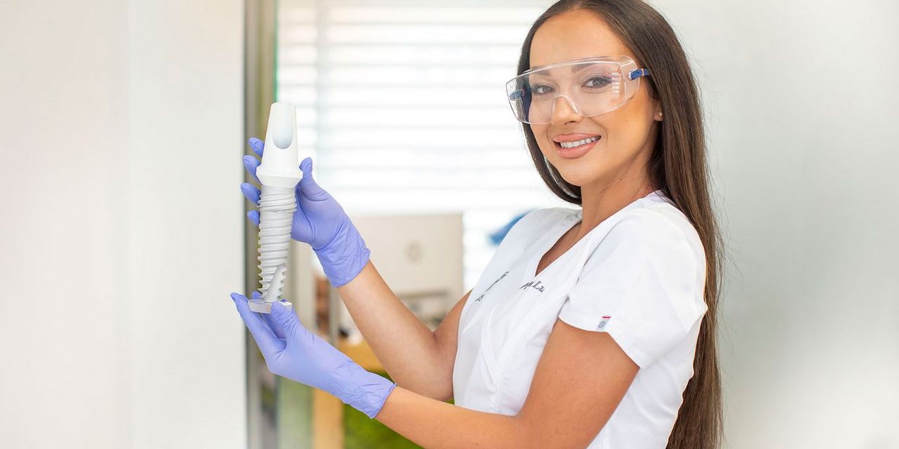 Cât te costă să îți pui implanturi dentare în toată gura?