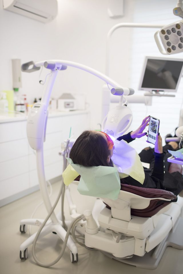 De ce să alegi albirea dentară profesională