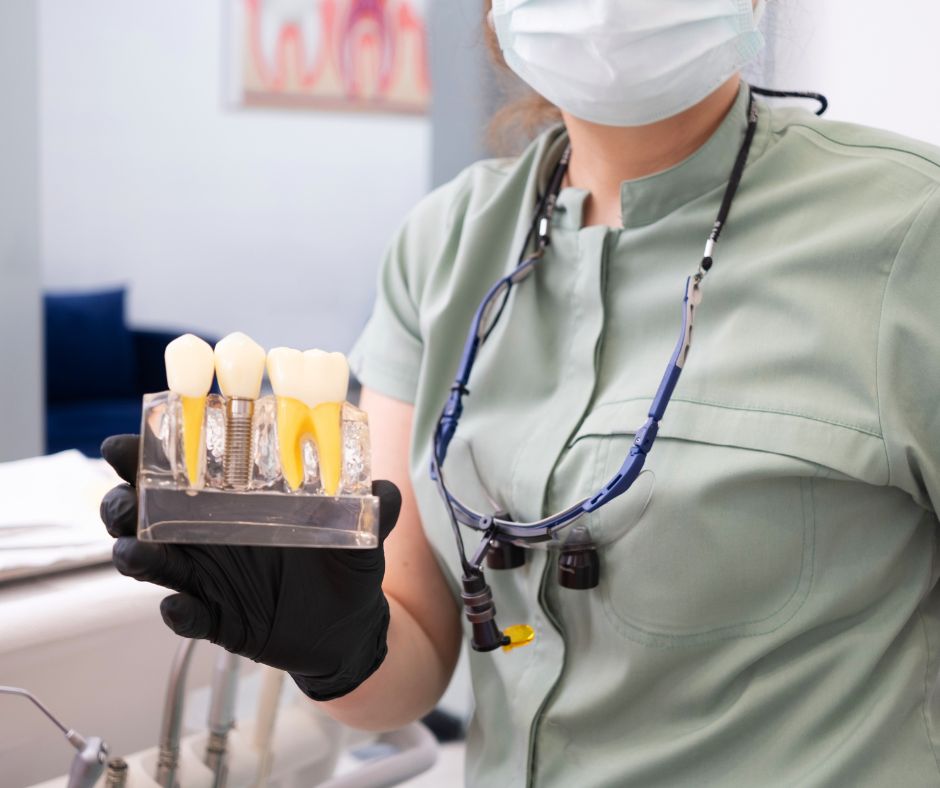 Cum se aplică o coroană dentară