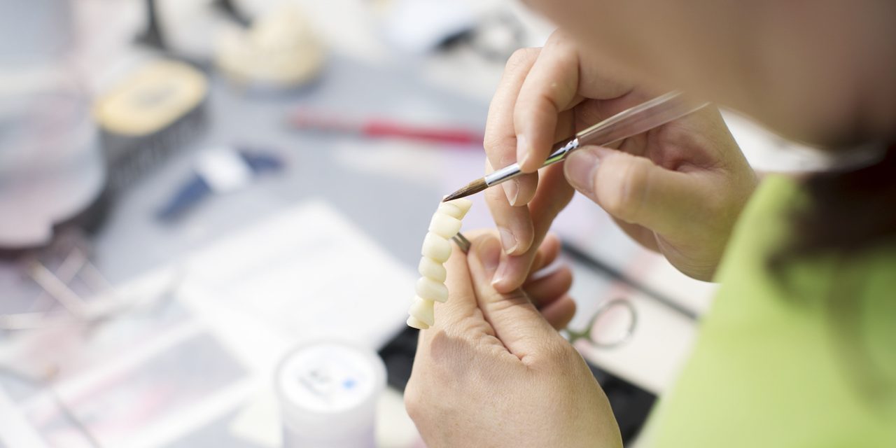 Când să alegi proteza fixă fără implant