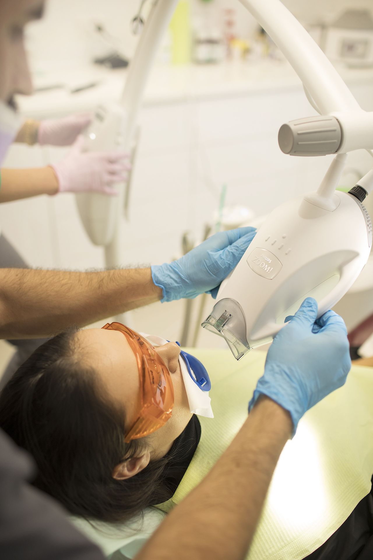 Ce este tratamentul de albire dentară cu laser