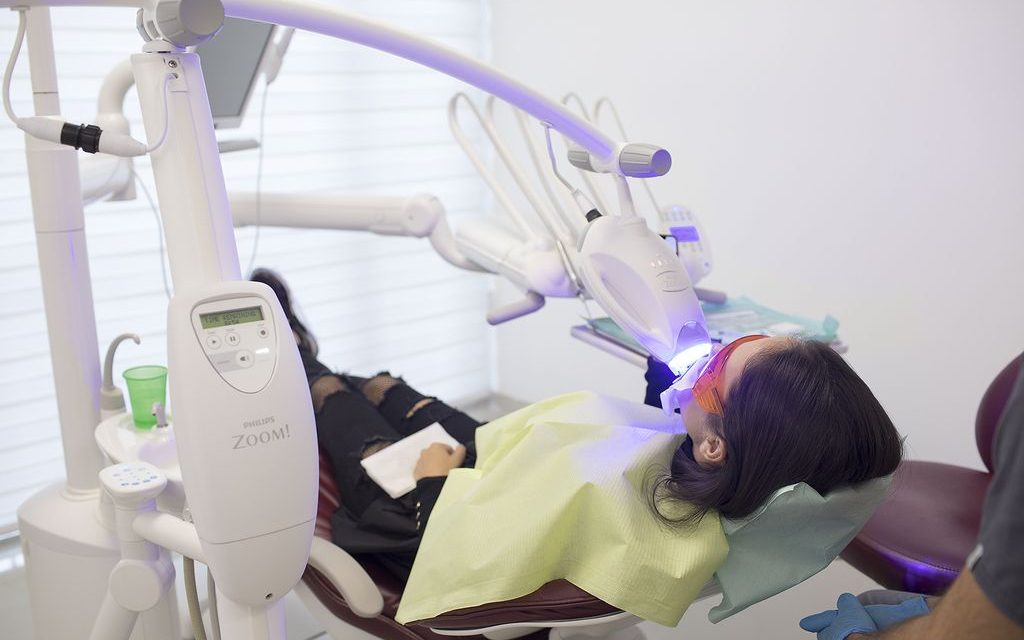 Albirea dentară cu laser. Avantaje și costuri